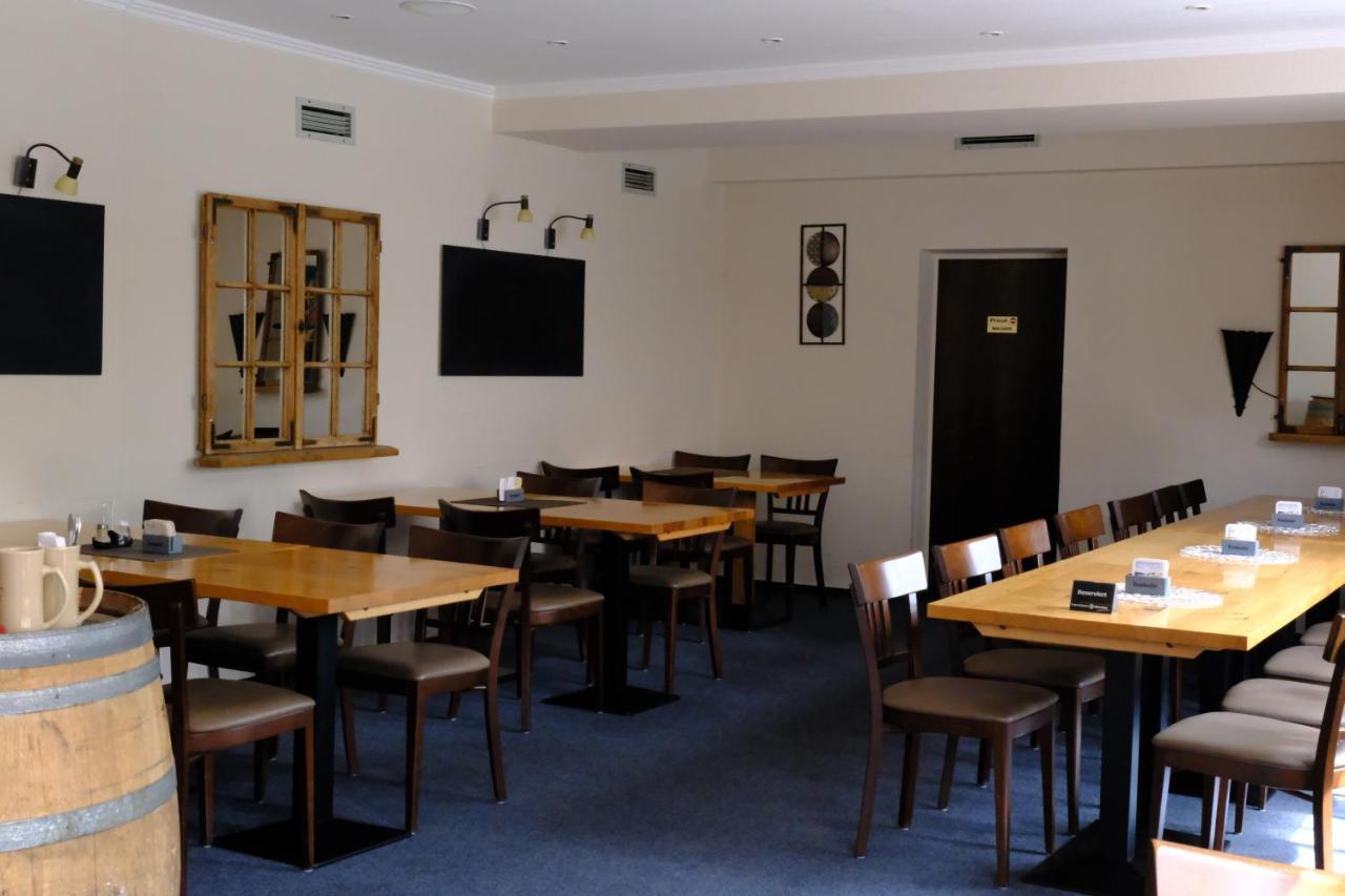 Hotel Burgklause Nickenich Bagian luar foto