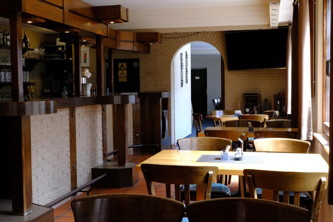 Hotel Burgklause Nickenich Bagian luar foto