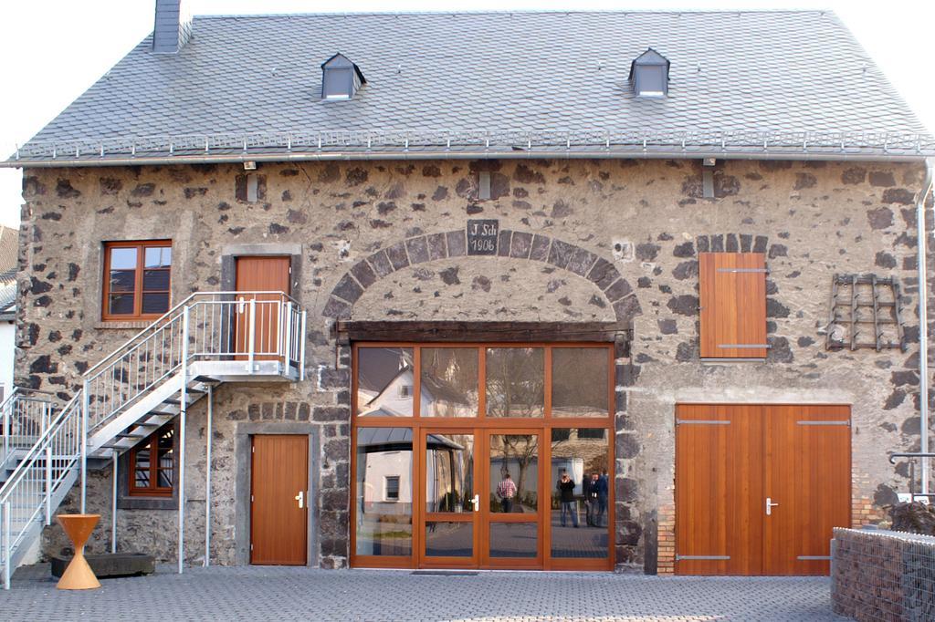 Hotel Burgklause Nickenich Bagian luar foto