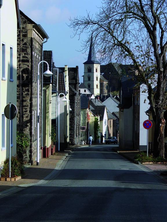 Hotel Burgklause Nickenich Bagian luar foto