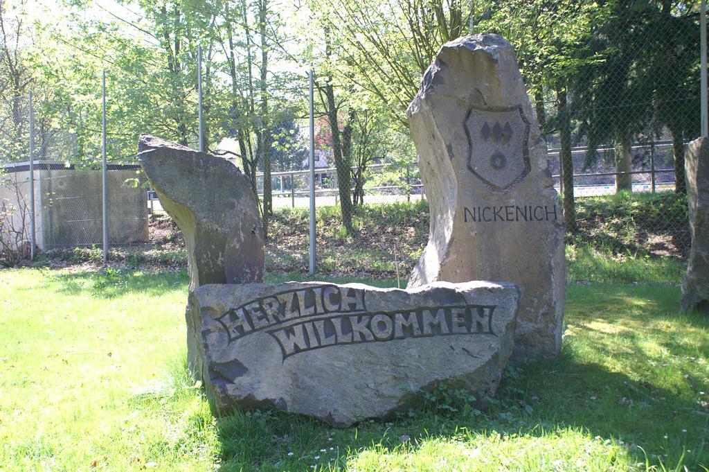 Hotel Burgklause Nickenich Bagian luar foto