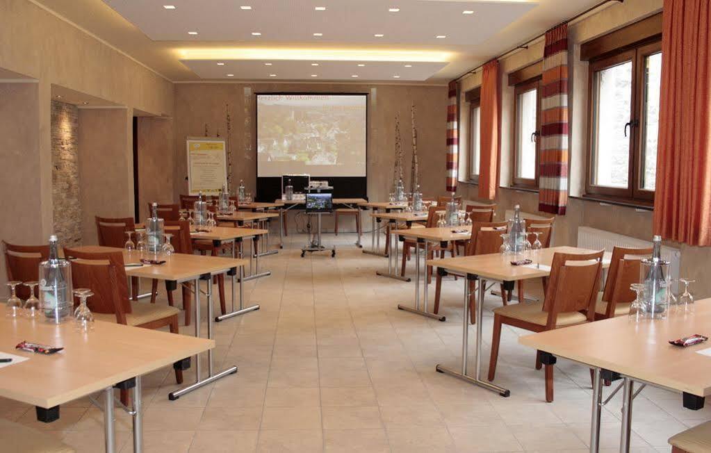 Hotel Burgklause Nickenich Bagian luar foto