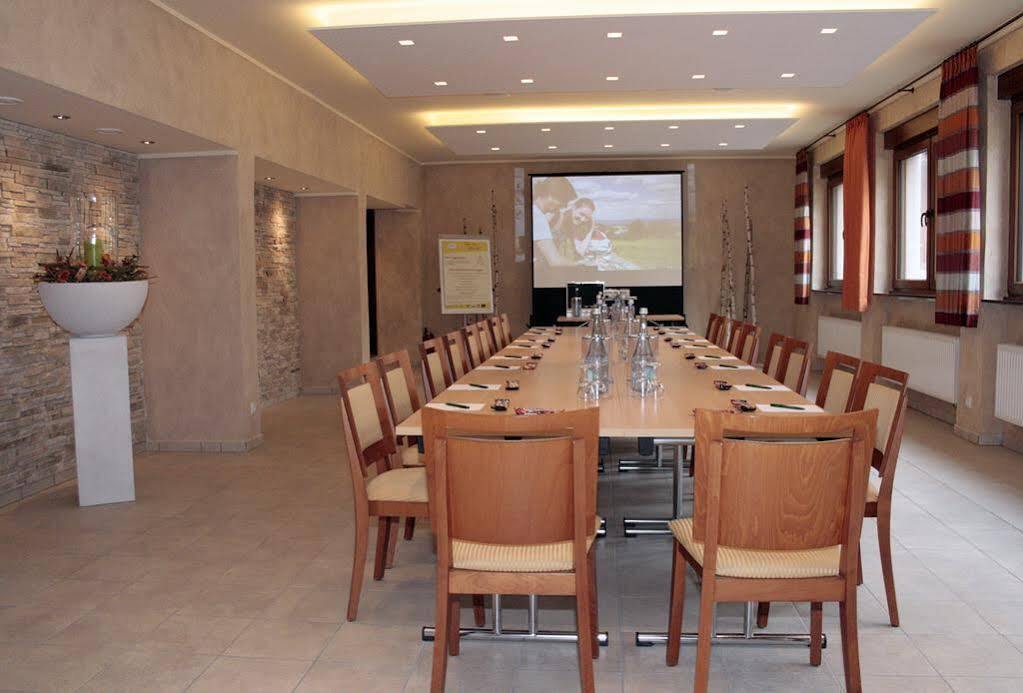 Hotel Burgklause Nickenich Bagian luar foto